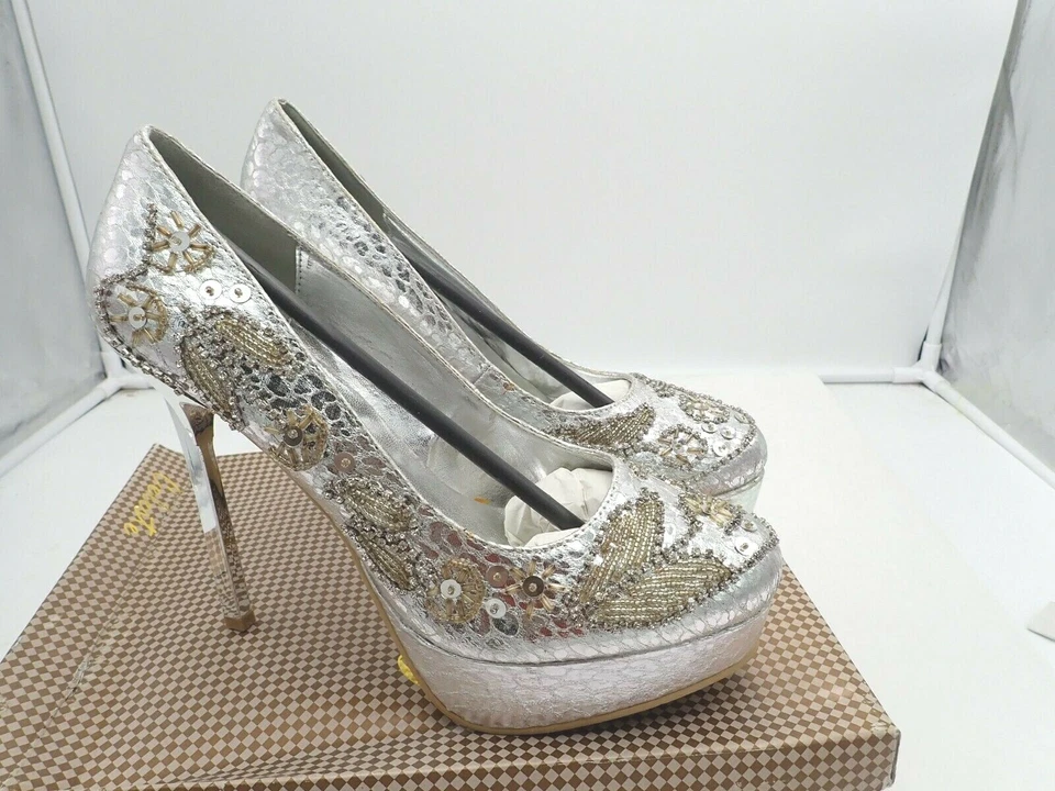 Zapatos de salón de noche Celeste plateados metálicos diseño de pedrería y cuentas talla 6,8 y 9 M Foto 2 de 4