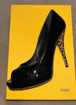 Fendi Spuntata Vernice Nero Patent Peep Toe Pumps 