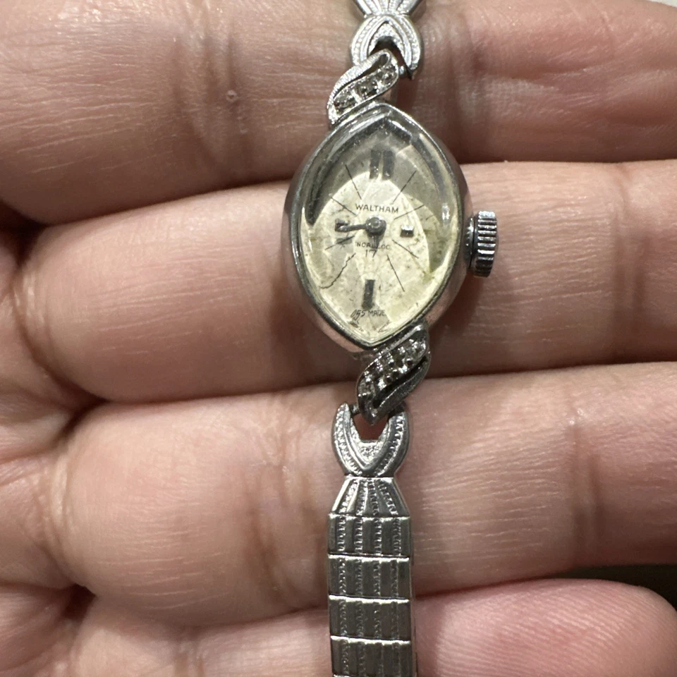 Reloj de mujer Waltham vintage de cuerda manual correa elástica suiza 14 mm ajuste 6,5 Foto 2 de 4