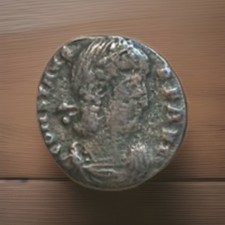 Roman Constans I GLORIA EXERCITVS; One Standard; Rome