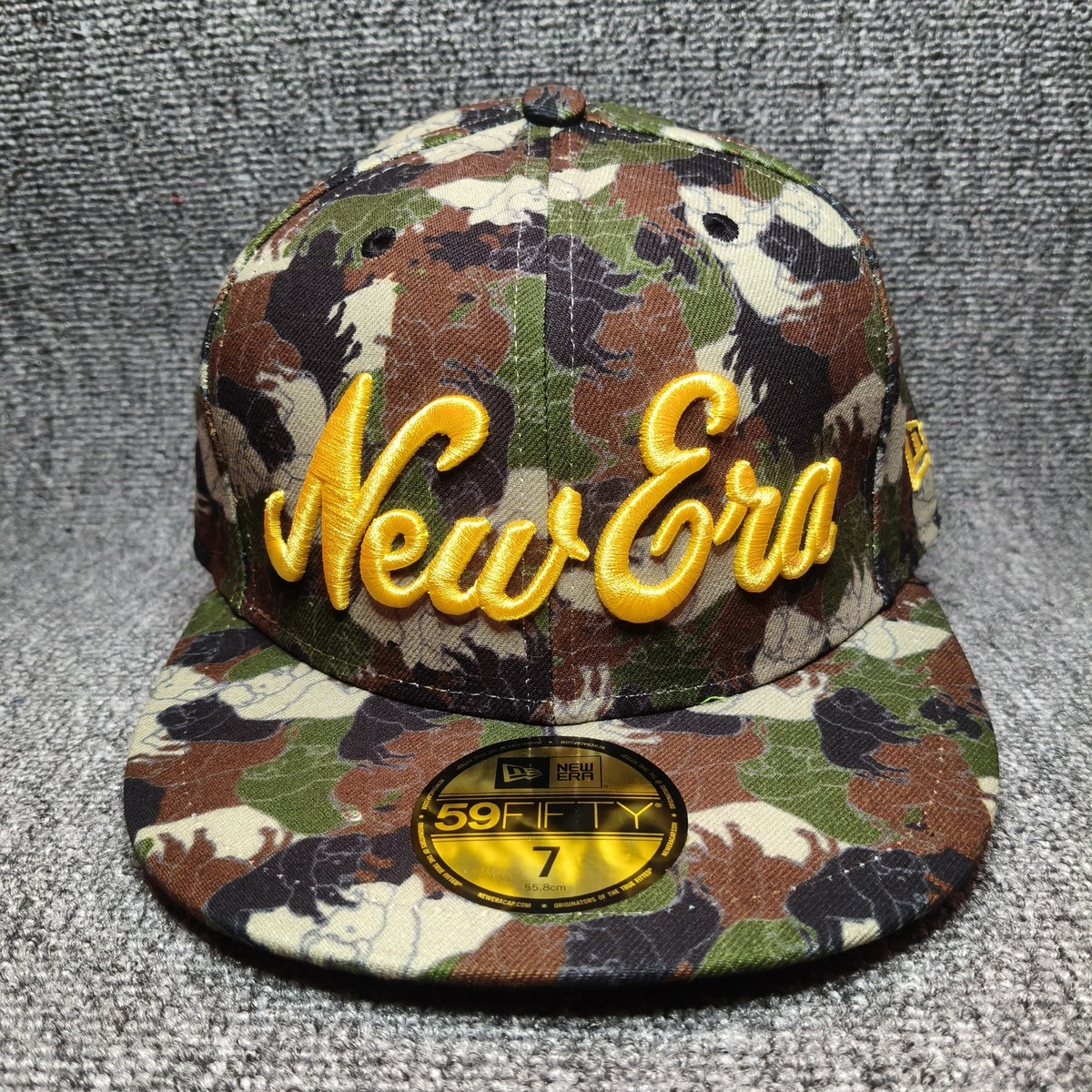 New Era 59FIFTY Fitted Hat Camo Yellow Script Logo Size 7 Flat Brim Cap