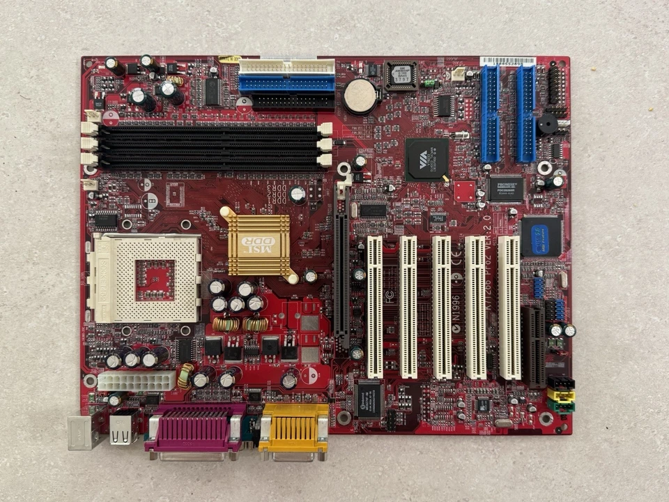 Placa base MSI K7T266 Pro2 diseñada procesador AMD Athlon XP / Athlon / Duron Foto 3 de 4