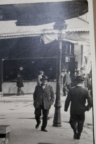 Foto antica del 1900: negozio venditore ambulante negozio negozio negozio di fumo 12,5" x 8-3/8" - Foto 3 di 7
