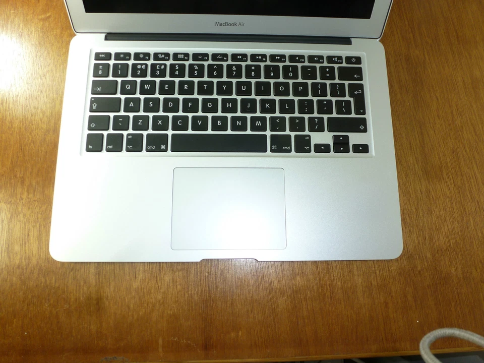 Apple MacBook Air 13.3-inch Early 2014 512GBSSD i5 1.4GHz 4GB Ram - A1466 - Image 3 of 4