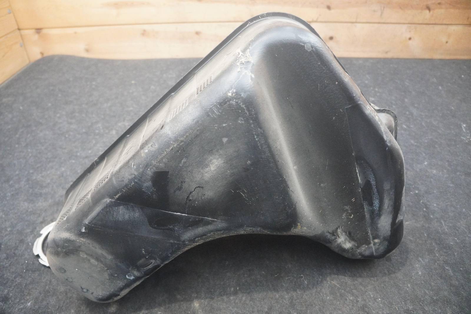 Left Driver Side Gas Fuel Tank 4T7201021B OEM Lamborghini Huracan Spyder 2016
