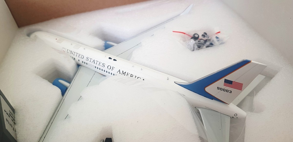 Boeing VC-32A 1/200 モデルプレーン Boeing VC-32A 1/200 モデルプレーン Boeing VC-32A 1/200