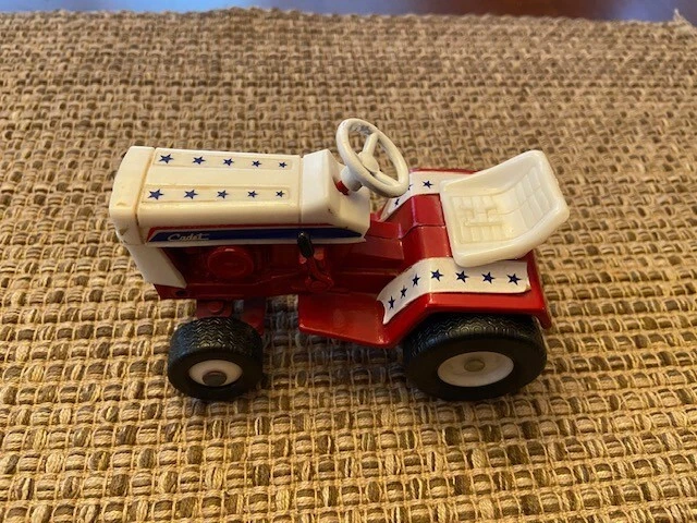 IH International Cub Cadet Spirit of 76 Lawn Tractor Nice ORIGINAL Patina 1/16 - Image 2 of 4