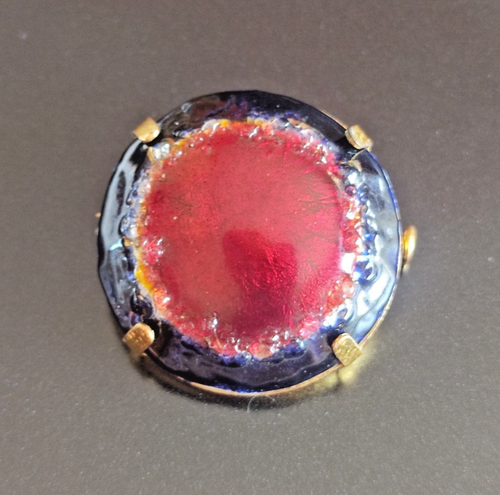 Bijou Vintage Broche bouton avec émail marron sur paillon