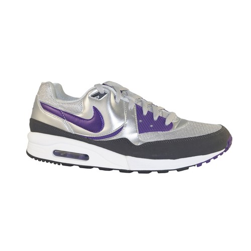 nike light trainers