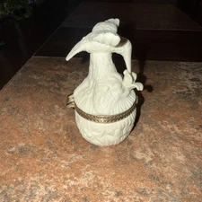 Vintage Hummingbird Trinket Dish. White. 1.5 inches diameter