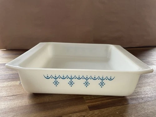 Vintage Pyrex #922 Snowflake Blue Garland Square Casserole Dish 8x8x2 USA