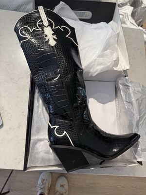 Fashion Nova 5.5 NIB Knee High Embroidered Black White Cowboy Boots MSRP $59.99