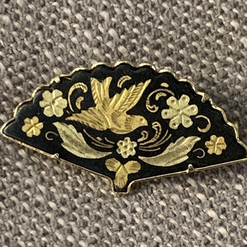 Vintage Damascene Fan Pin Brooch Etched Bird Flowers Black Gold Tone Jewelry - Picture 1 of 4