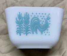 Pyrex Amish Butterprint 501B Refrigerator Dish 1.5 Cup Turquoise White USA