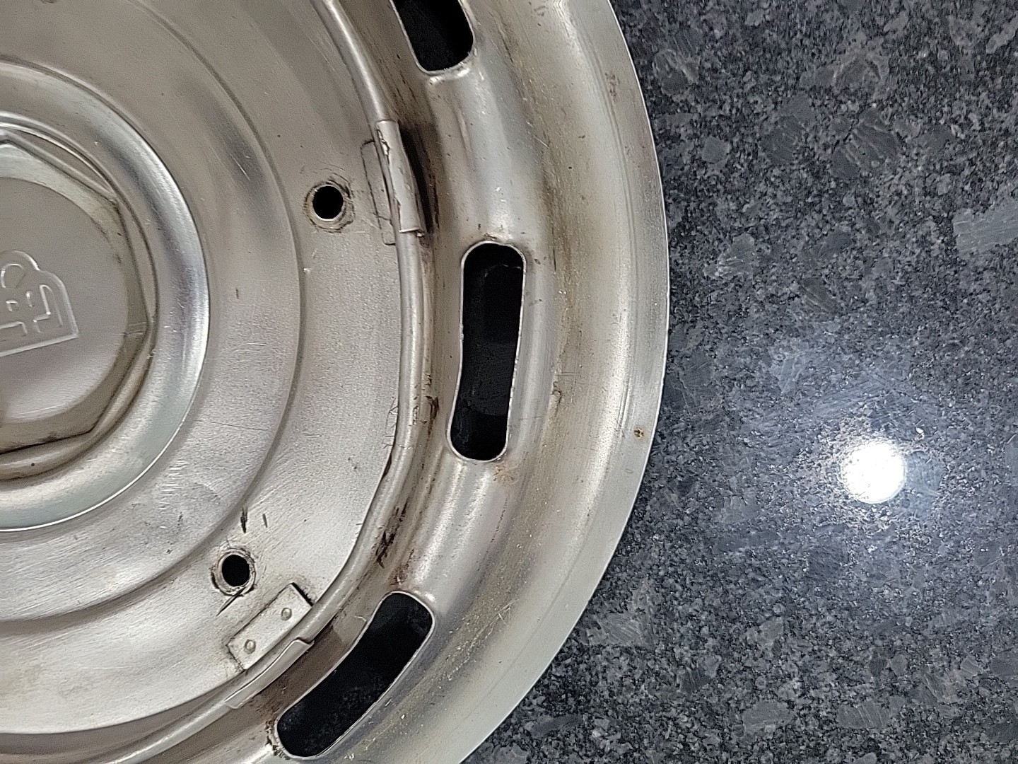 ROLLS ROYCE SILVER SHADOR 53-69 HUBCAP USED