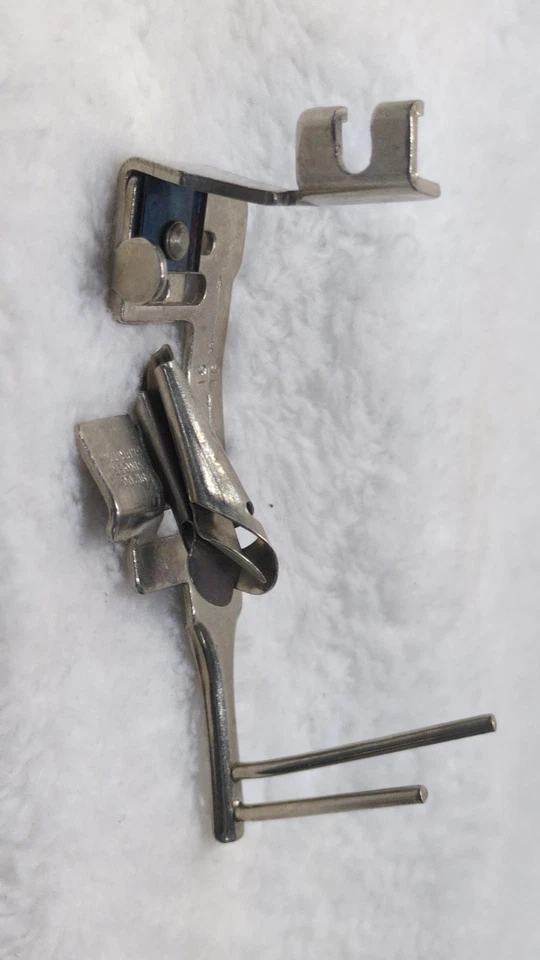 Máquina de Coser SINGER 161174 Vástago Inclinado Multi-Ranura PIE ENCUADERNADOR Foto 3 de 4