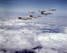 Jet Fighter Aircraft drop Loran Bombs Strike Mission 8x10 Vietnam War Photo 847