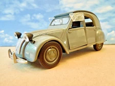 1:32 NEWRAY 1952 CITROEN 2CV DIECAST AUTOMOBILE - OUI OUI MON CHERI !!