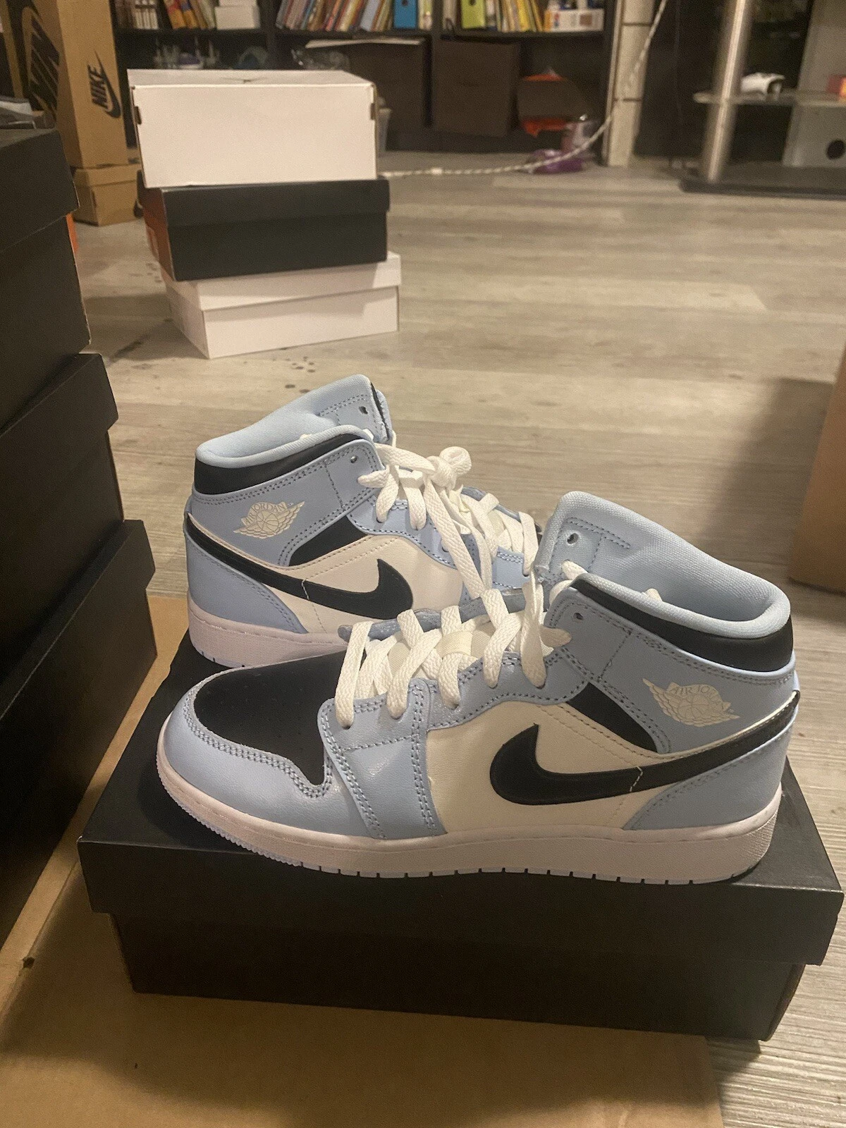 Size:5.5(GS) Air Jordan1 mid ice Blue GS 555112 401