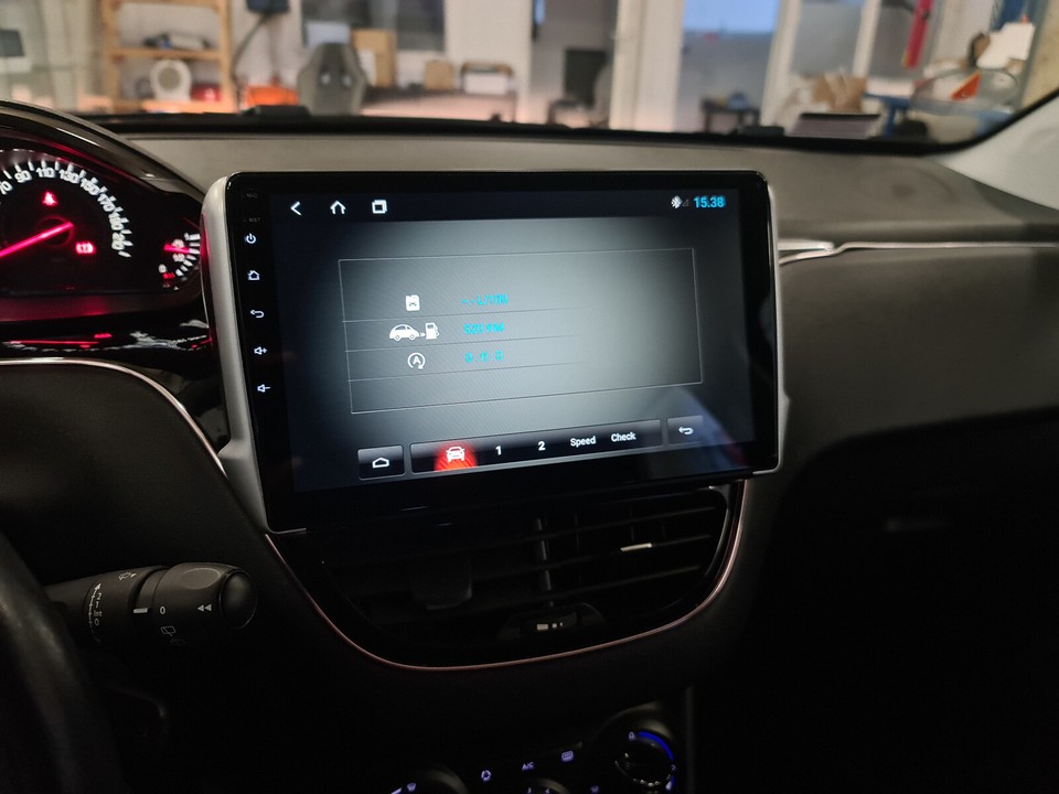 Peugeot 208 магнитола