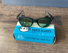 NOS NEW CESCO Safety Goggles Glasses Side Vent Green 318S G T27 6C 1 Anti Glare