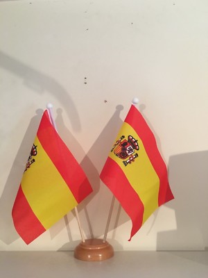 SPANIEN WAPPEN X2 DOPPEL TISCHFLAGGE SET mit HOLZSOCKEL 9''X6'' FAHNEN
