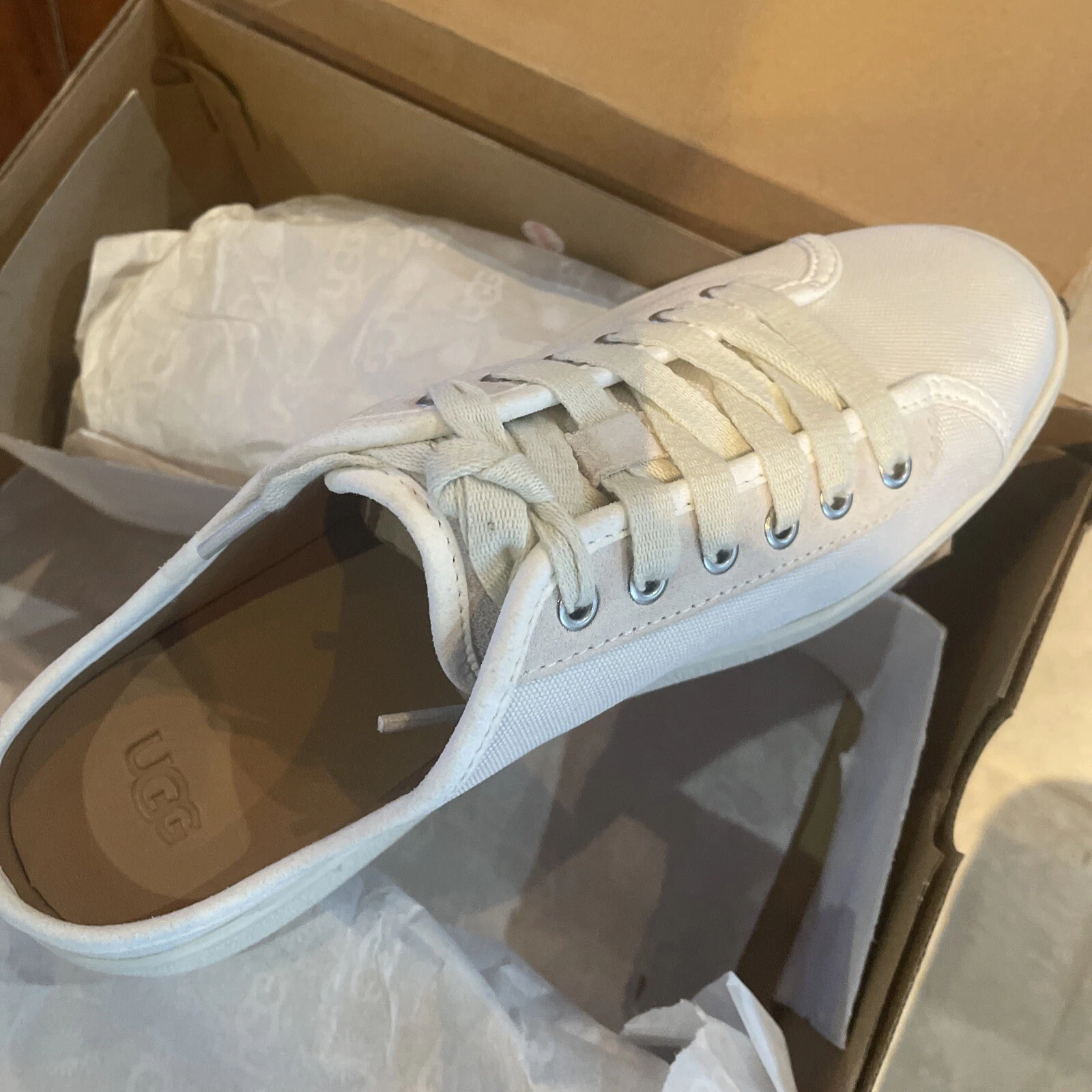 UGG Cas slides in WHITE new in box Women’s size 10 *$90 Retail*