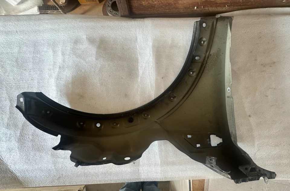 MINI COOPER S HT/CONV 2007-2015 guardabarros delantero izquierdo sin destellos OEM negro Foto 3 de 4