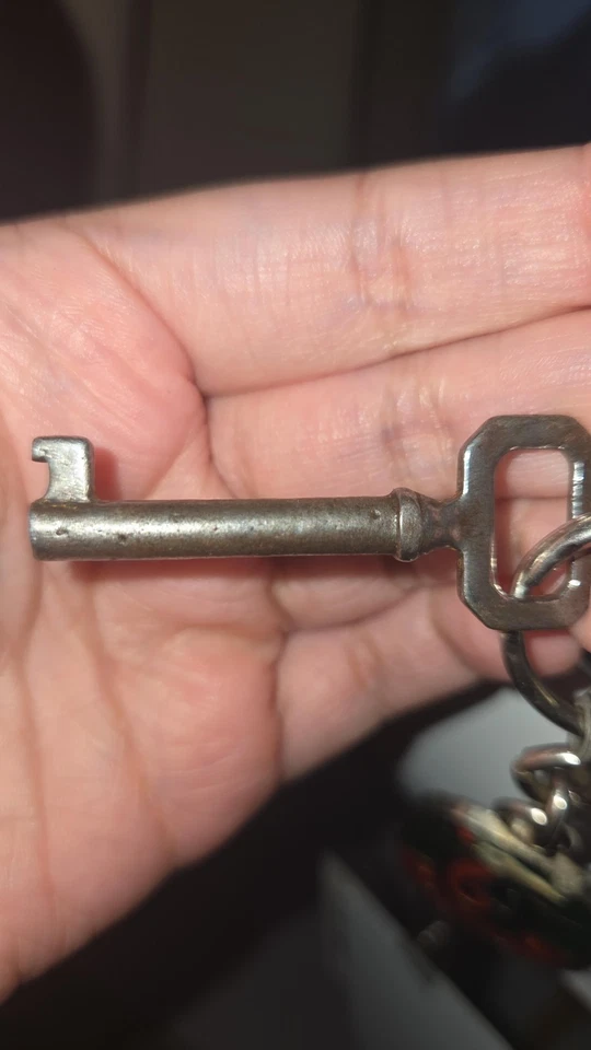 维多利亚时代风格古董雕刻橡木秘书桌和书柜带原装钥匙 — 第 3/3 张图片