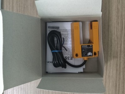 1PC New   photoelectric switch E3S-GS3E4 *tn