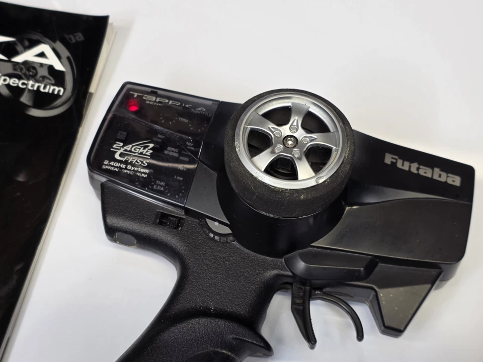 FUTABA 3PRKA 2.4GHZ 3 canales digital proporcional sistema de R/C para modelos de superficie Foto 3 de 4