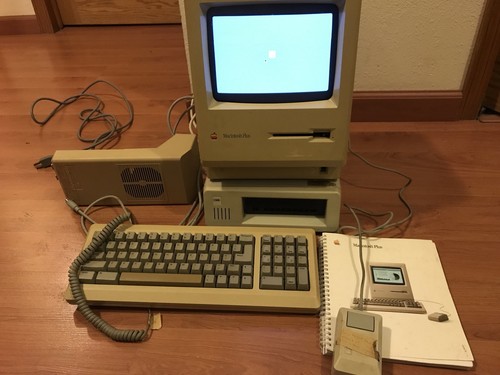 vintage apple macintosh plus m0001a- 1mb   system saver mac cms