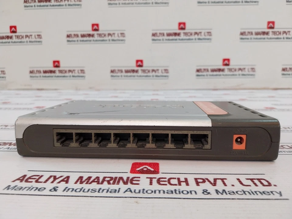 D-LINK DES-1008D 8 Port 10/100 MBPS Fast Ethernet Switch 7.5V 1A IES1008DE.H3 - Image 4 of 4