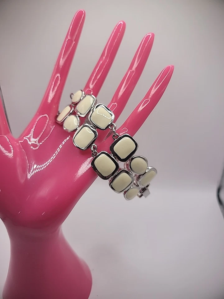 Vintage Lia Sophia Bracelet Bangle Clasp Beige Silver Tone Linked Jewelry - Image 2 of 4