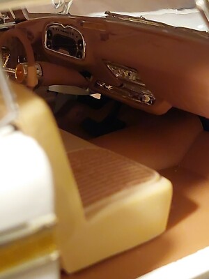 BOLD FAIRFIELD MINT 1:18 '57 PLYMOUTH FURY WHITE & GOLD, DRIVERS