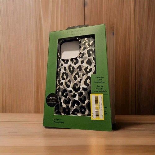 Kate Spade New York Apple iPhone 15 Pro Protective Case with MagSafe Leopard