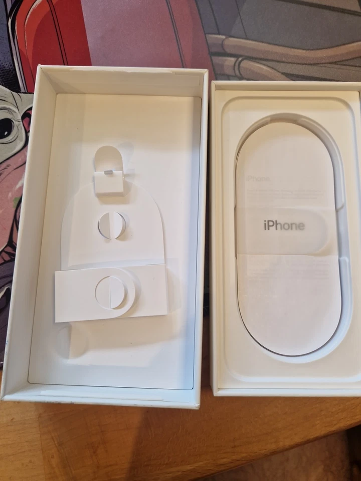 Iphone 16e geöffnete Originalverpackung (ohne Smartphone), Foto 4 von 4