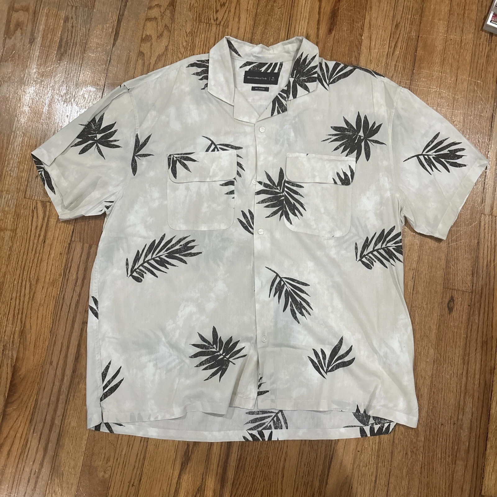 American Eagle Palm Leaf Print Button-Up Shortsleeve Shirt Men's XL Relaxed Fit