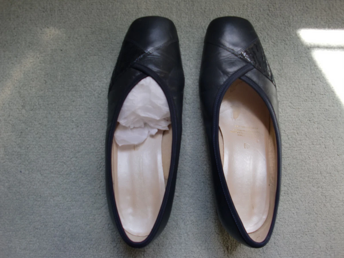 Wide fit navy court shop shoes uk