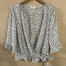 NWOT Women’s Sienna Sky Floral Print Wrap V-Neck Bell 3/4 Sleeve Blouse Top Sz M