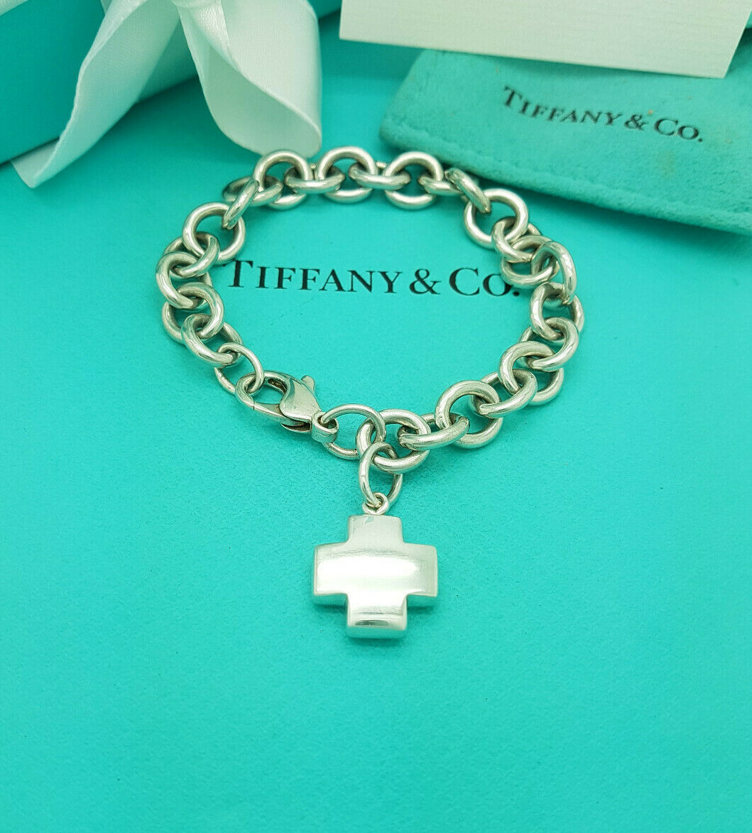 Tiffany & Co. スターリングシルバー クロス型チャーム Tiffany & Co. スターリングシルバー クロス型チャーム Tiffany