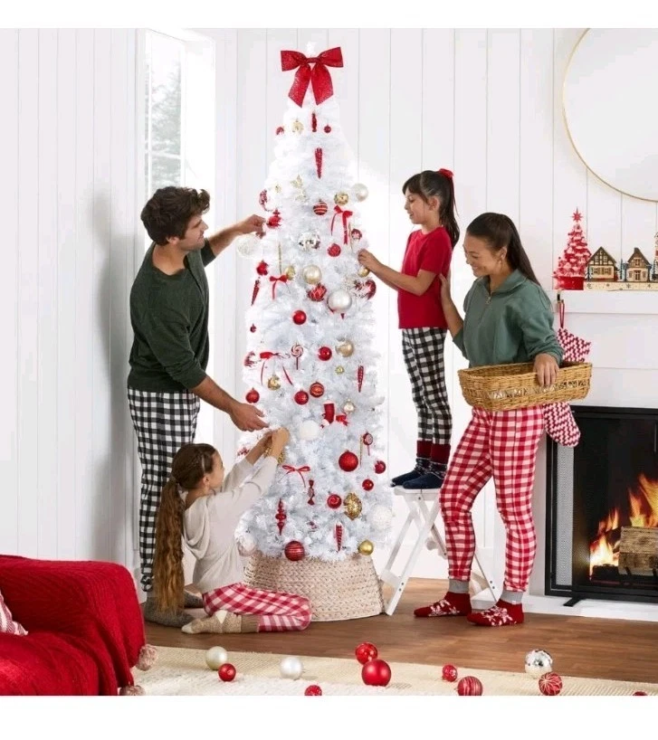 NIB Beautiful 6 Foot White Pencil Christmas Tree!! - Image 4 of 4