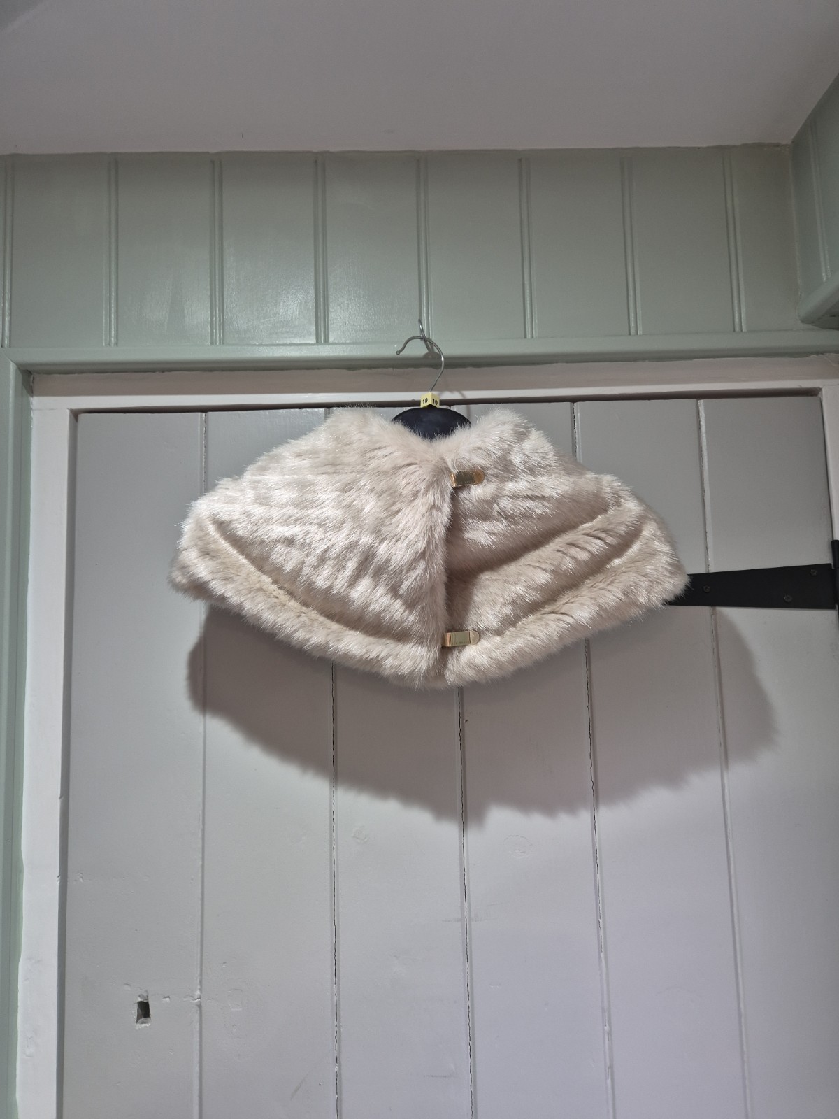 Ladies Ted Baker Cream Faux Fur Collar Scarf Excellent Condition