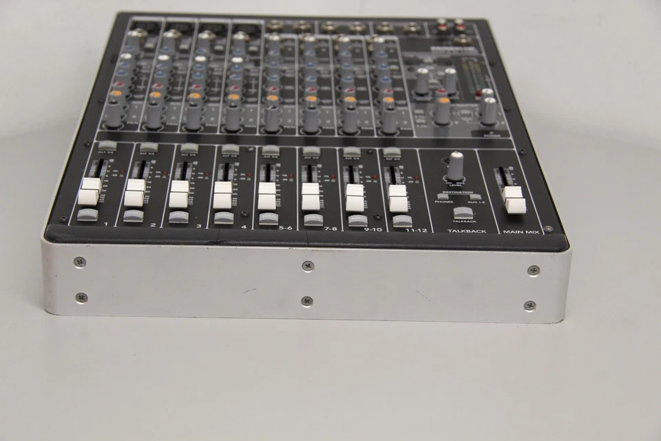 Mackie Onyx 1220i Premium Firewire 12 Channel Recording Mixer - Image 4 of 4