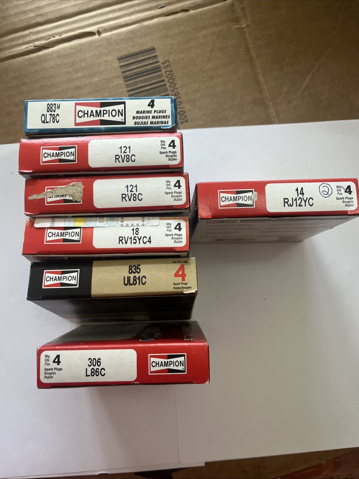 LOT OF 26 CHAMPION MARINE SPARK PLUGS  RV8C UL81C L86C QL78C RJ12YC RV15YC4 BIN