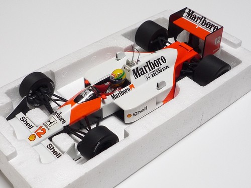 MINICHAMPS 1:18 McLAREN HONDA MP4/4 A. SENNA WORLD CHAMPION 1988 "Marlboro"