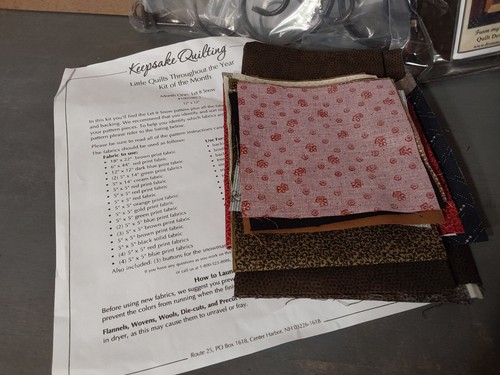 Ackfeld Scroll Metal Table Stand 12" x 14" Mini Quilts w Applique Quilt Kit - Picture 2 of 8