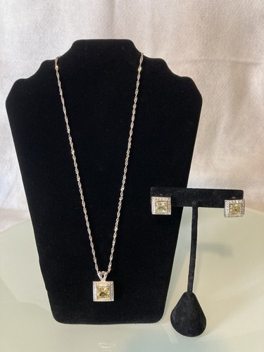 Juego de collar y pendientes colgantes Avon de ~ mujer ~ tono plateado 17" |