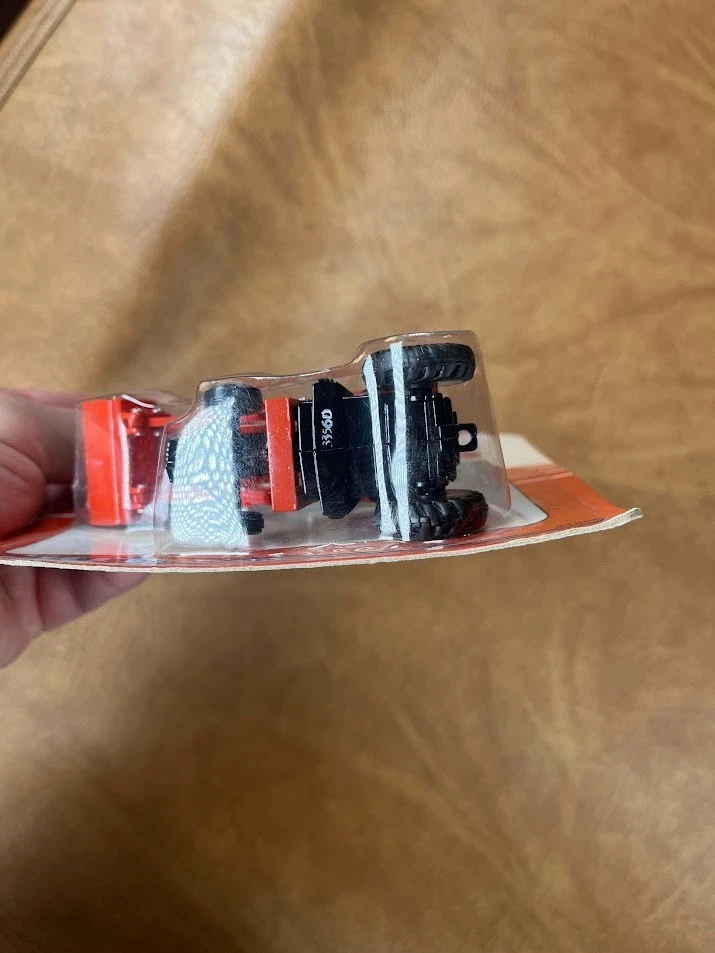 Deutz-Allis Tractor with Loader 1:64 1986 Ertl #1226 New In Package - Image 3 of 4