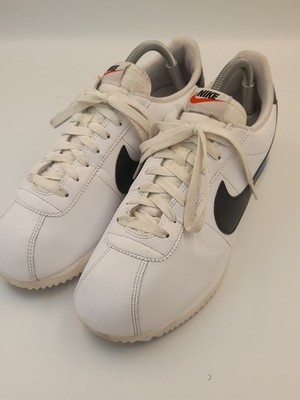 Nike Cortez DM4044-100 - schwarze Zecken und blaue Streifen - Größe 9